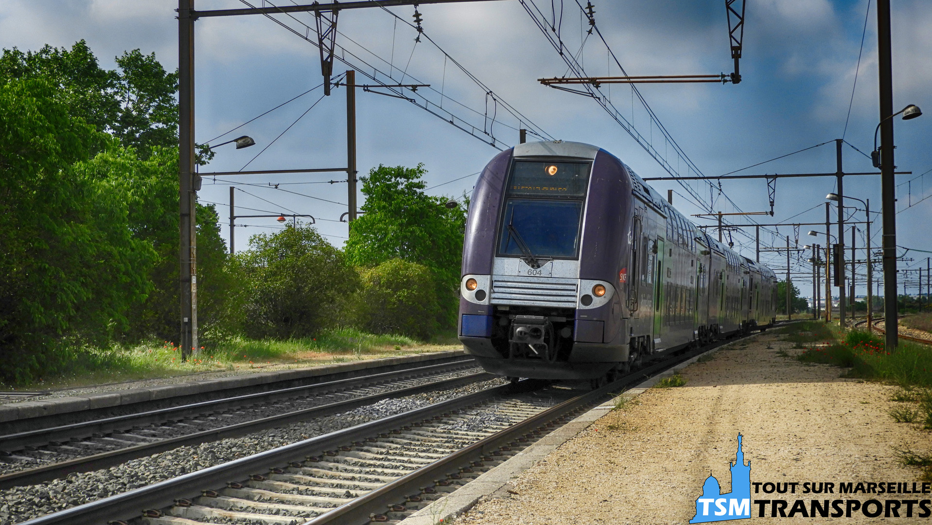Alstom Z24500,  Z24707 /708 rame 604 passe a vive allure en #gare de Pas des Lanciers, ce TER 2N NG est à destination de Marseille Saint Charles.