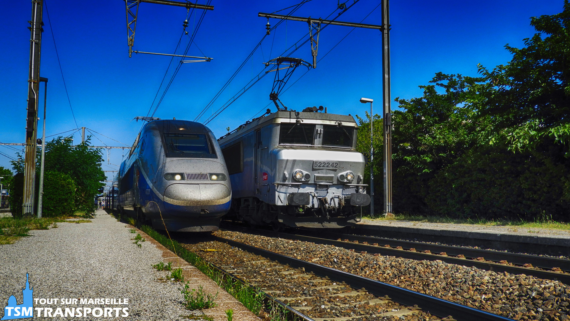 Alstom TGV Duplex et Alstom BB22200 en gare de Miramas